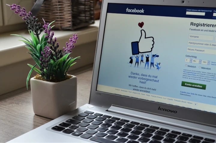 A opção de "dar like" no Facebook tem origem no intraempreendedorismo. Tobias Dziuba/Pexels
